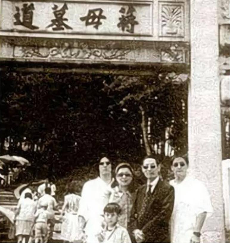 蒋孝勇想把"两蒋"移灵大陆,后怒斥:移灵大陆总比