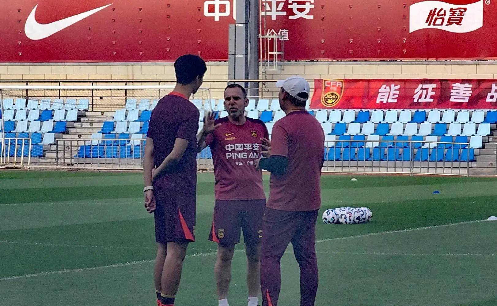 国足备战东亚杯：久尔杰维奇首秀对阵韩国，年轻球员迎来证明机会