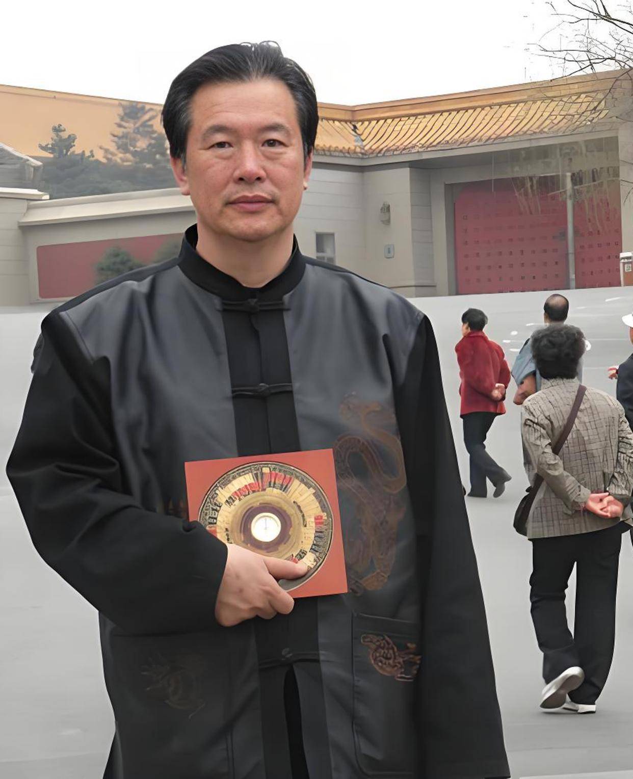 2025中国十大风水大师无量子颜廷利李居明领衔的玄学智慧群像