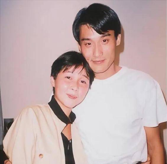 梁家辉:与张曼玉绝交,只为给足发妻安全感,结婚30余年恩爱如初