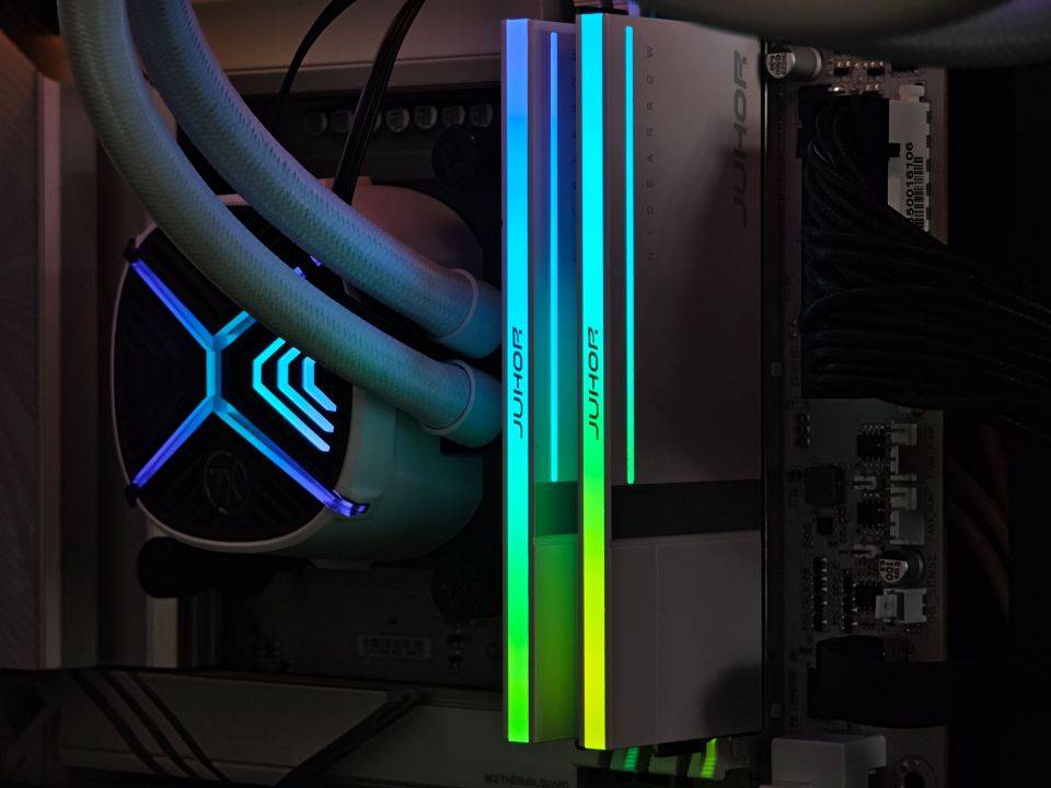 DDR5高性价比装机新宠:JUHOR 玖合异刃RGB灯条深度评测!