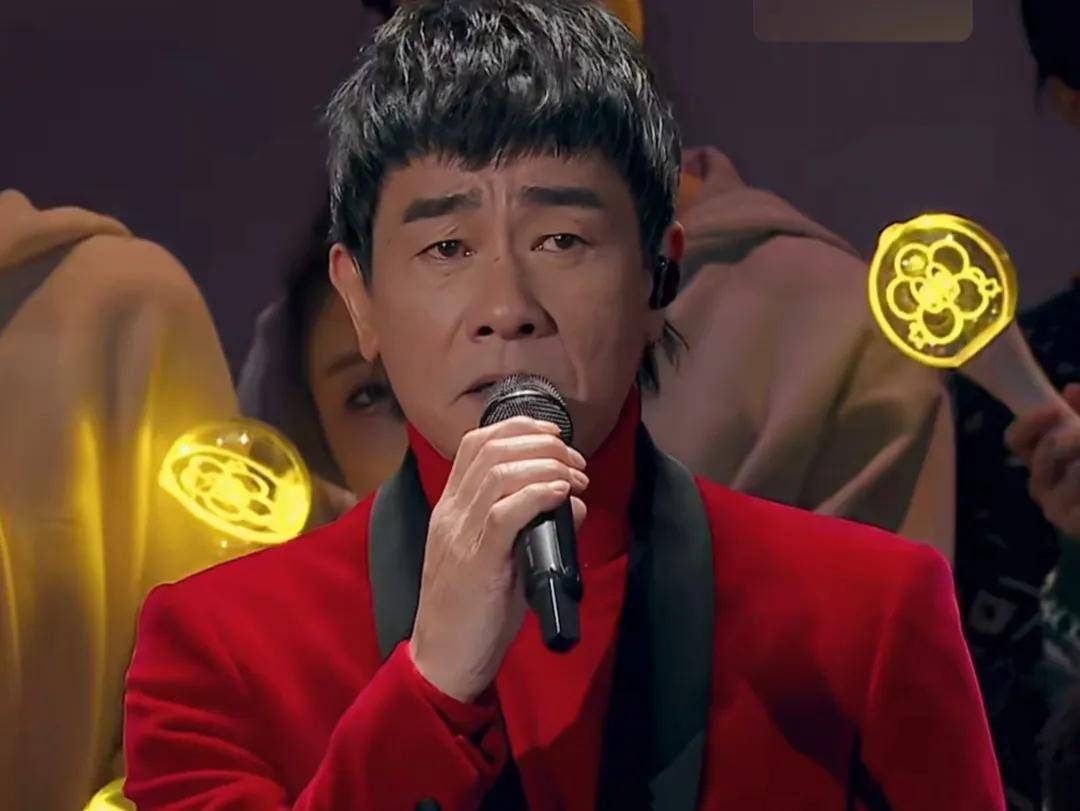 陈小春与大6岁刘德华相比,为什么看起来老这么多,2个原因很明显