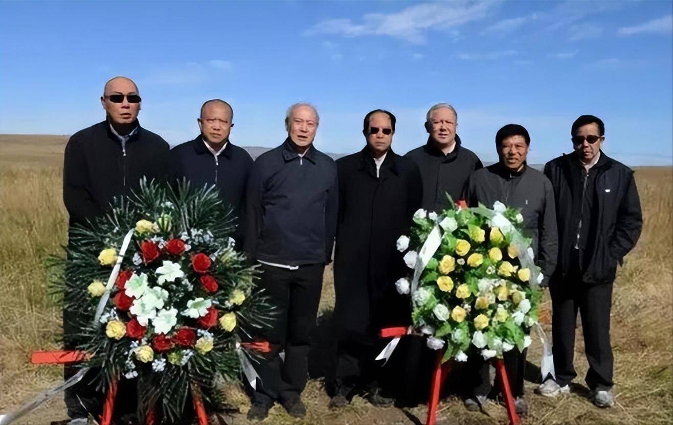 林豆豆现身丈夫葬礼,挽联和父亲有关,四野后代看完感动落泪