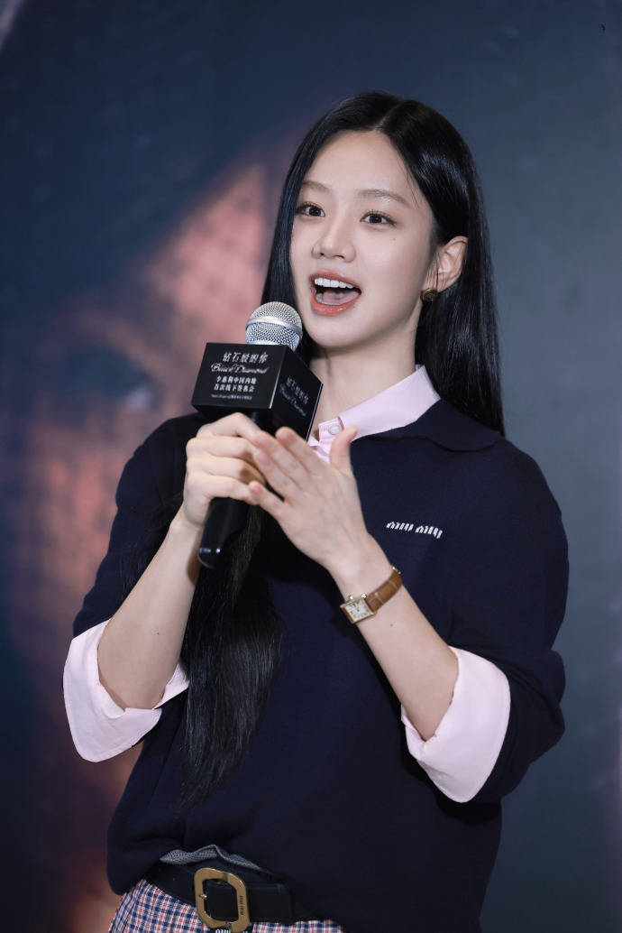 李惠利现身中国,集帅气美丽于一身,人气超高,凭《善竞》翻红