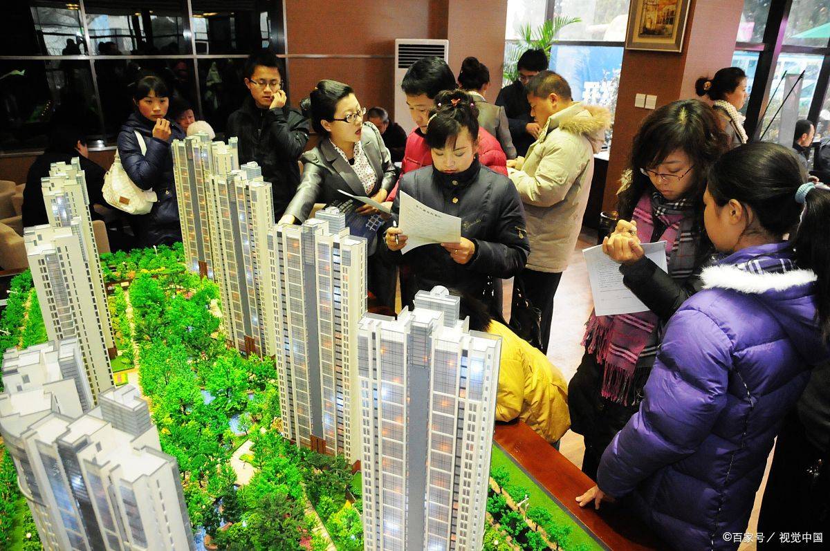 手握60万现金，到底“该买房”还是“存银行”？王健林近乎明示