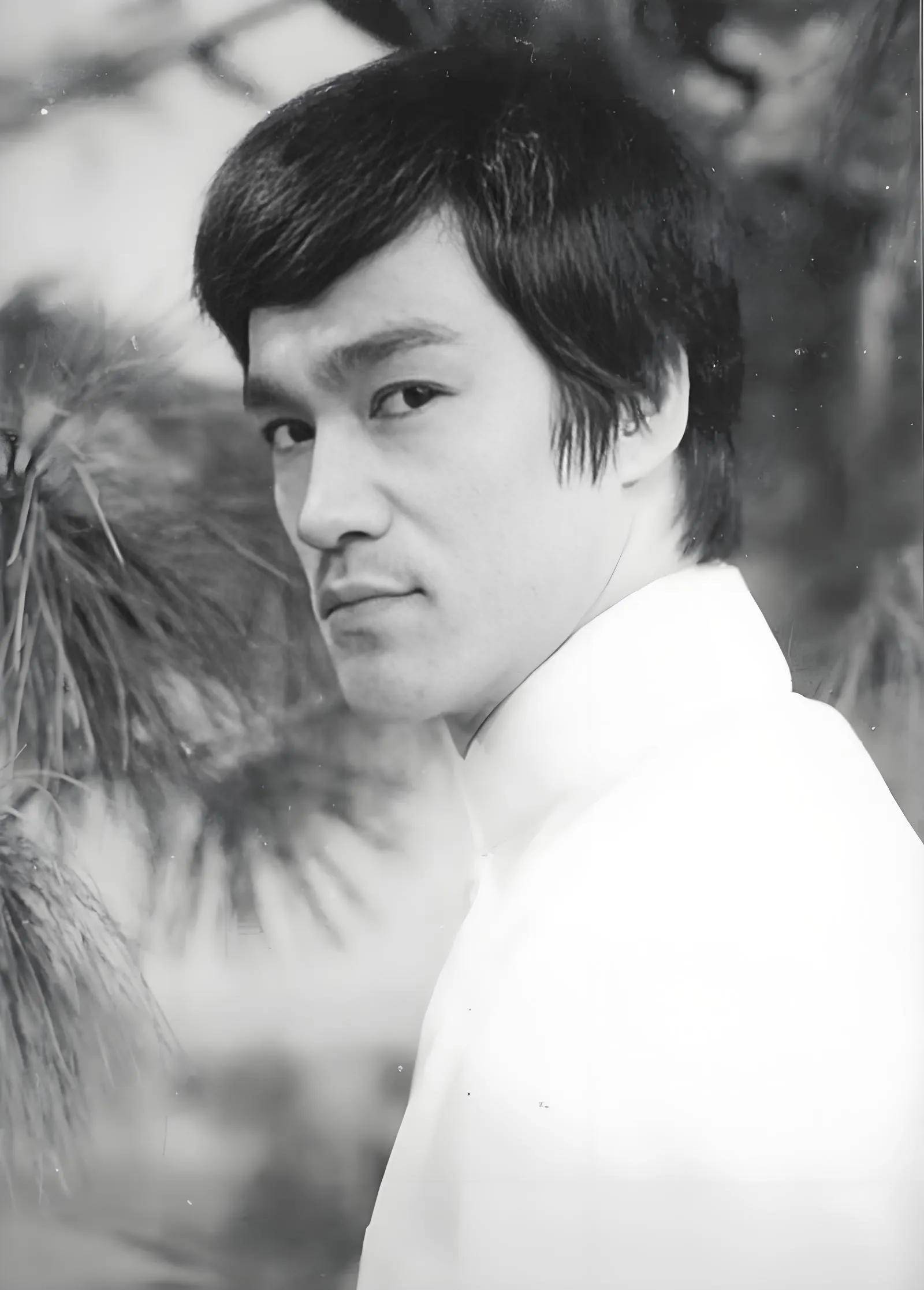 李小龙:离世51年,功夫传奇为何长盛不衰?