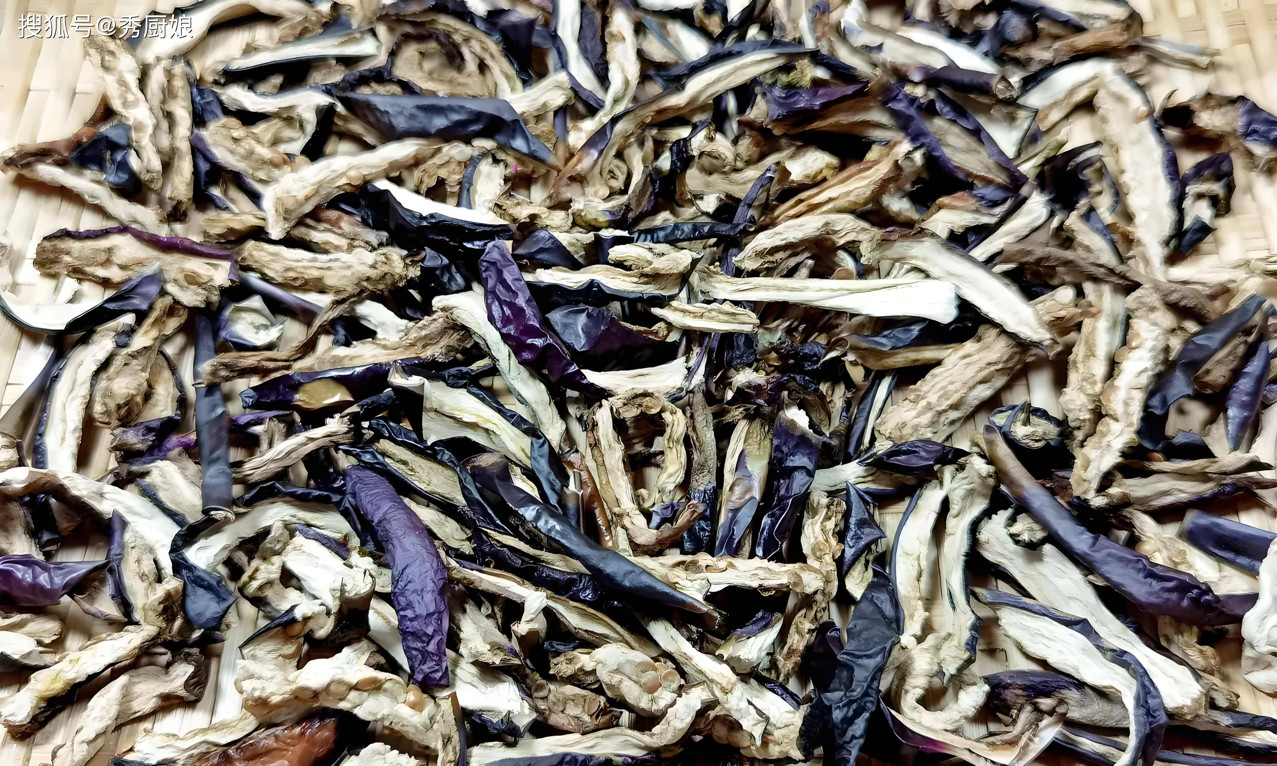 晒茄子干,有人焯水有人蒸煮,都不对!教你正确做法,炖肉吃真香