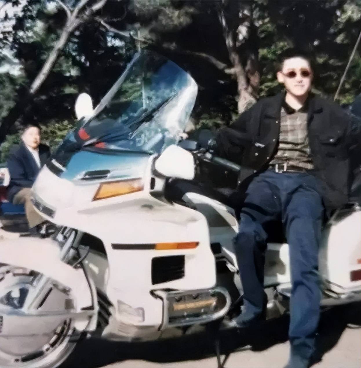 1998年,梁旭东小弟孟繁胜得知被通缉后直言:世界上谁也抓不住我