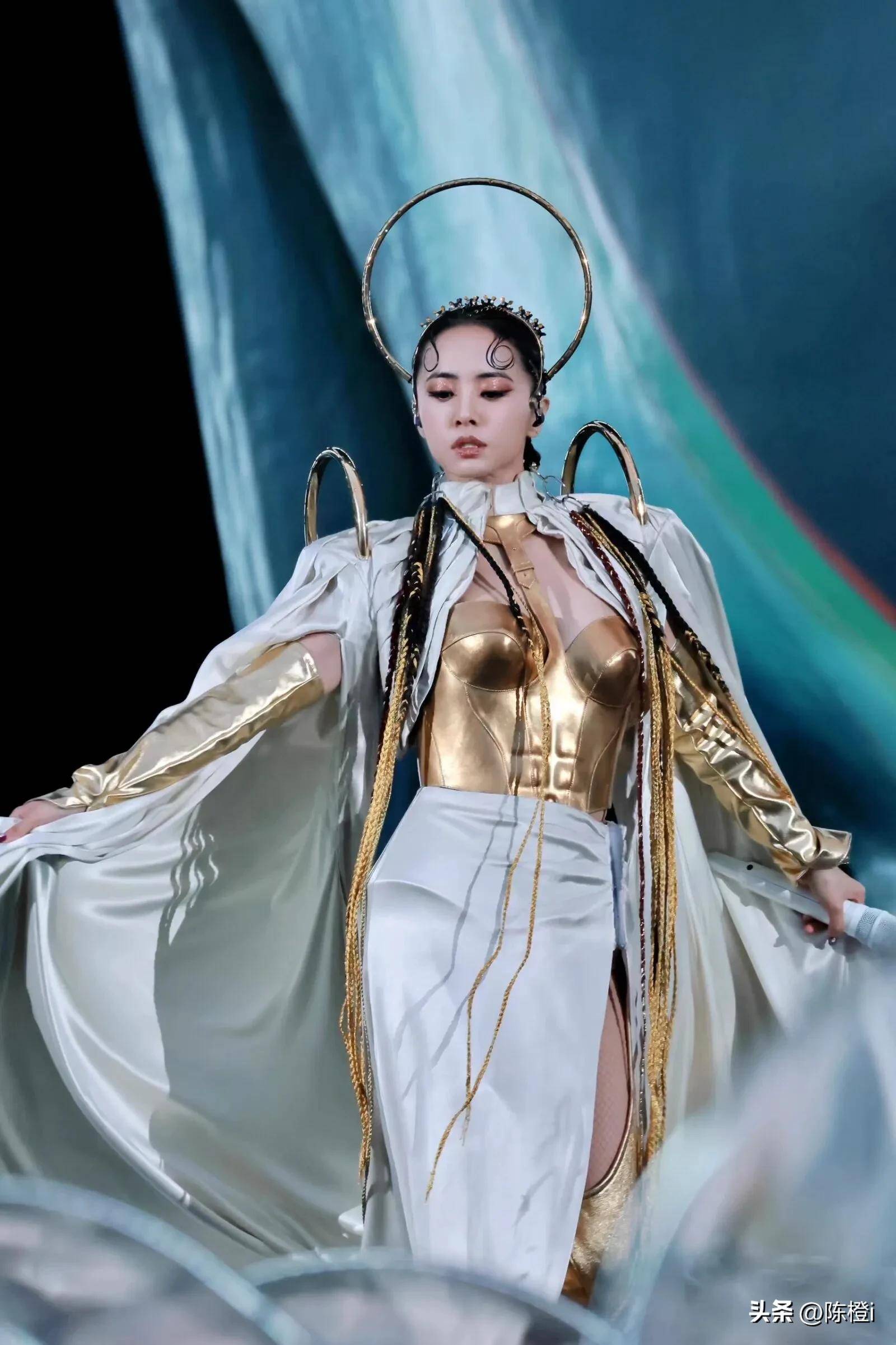 魅力绽放,蔡依林演唱会穿搭揭秘,独特时尚风格引爆全场