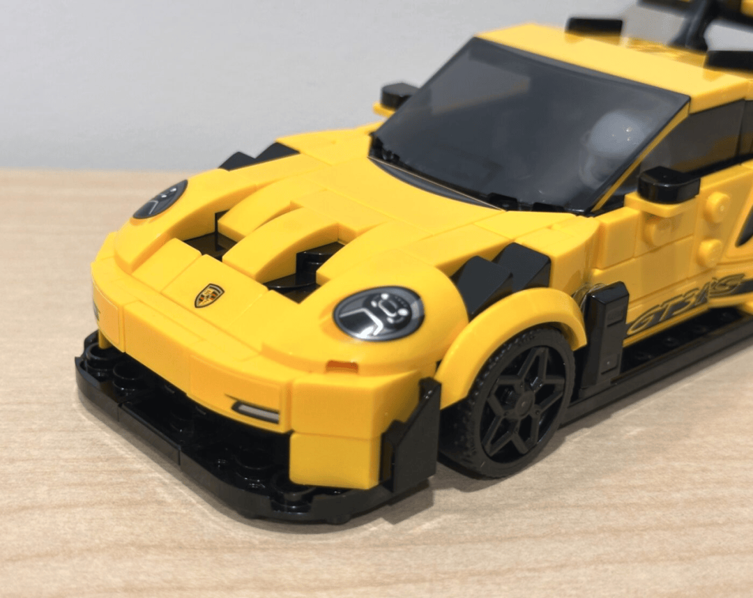 乐高首款8格保时捷911 gt3 rs评测:车灯争议大,但真值得买!