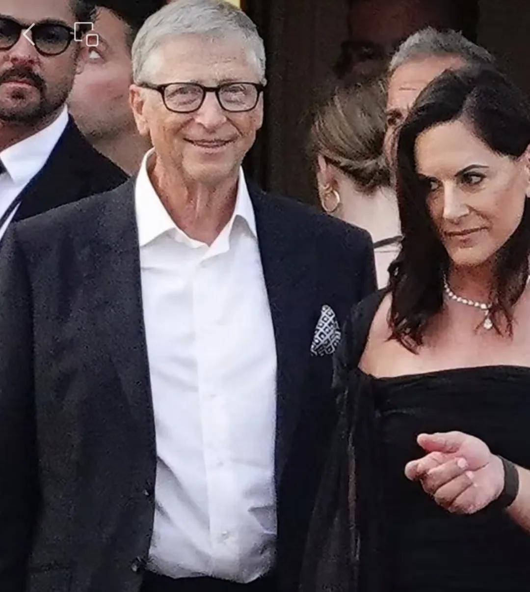 贝索斯再婚，婚礼花费1.4亿，盖茨等大咖亮相威尼斯_搜狐网