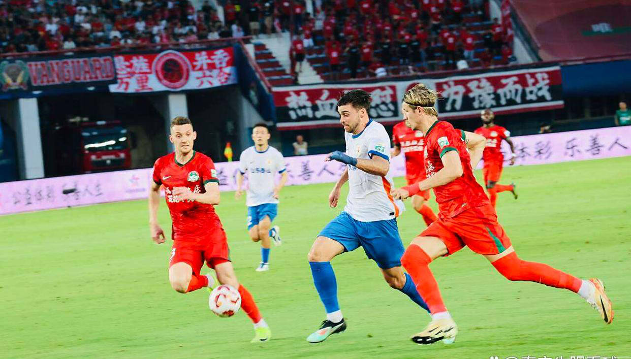 泽卡遗憾落选中超6月最佳球员，克雷桑入围遭质疑