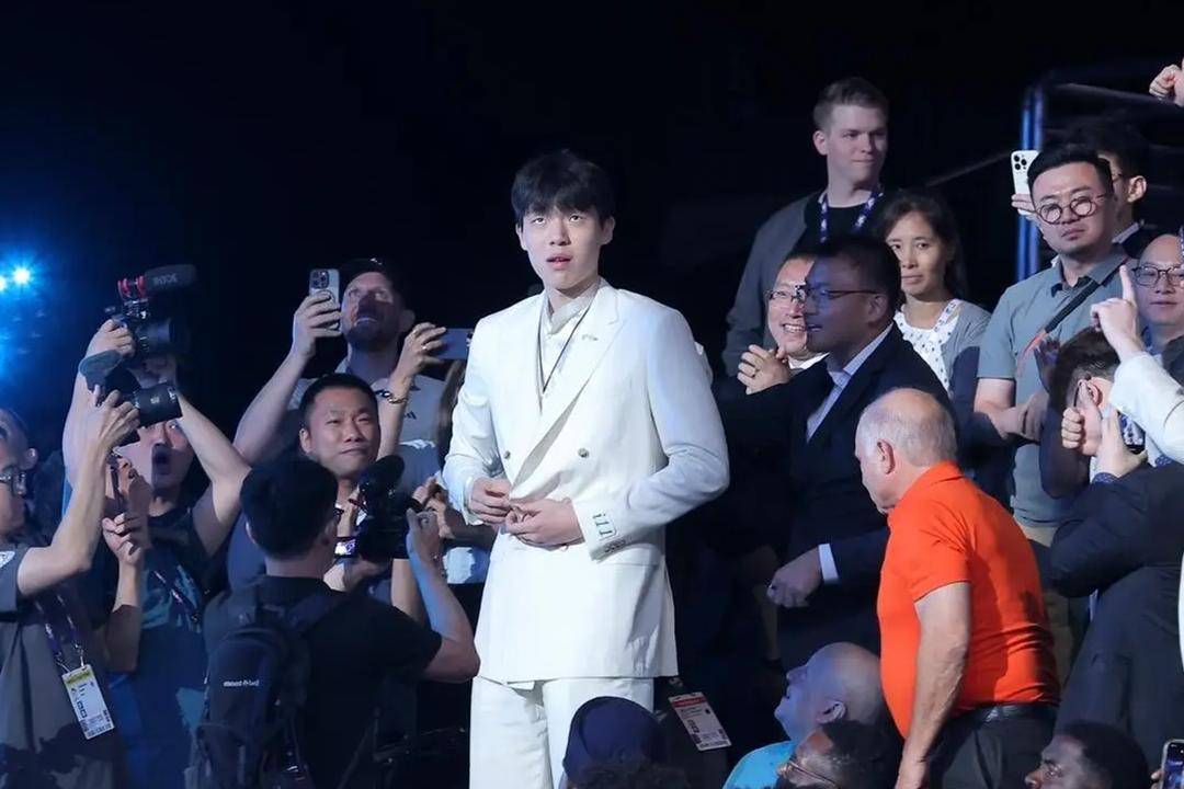 4年1.53亿，杨瀚森NBA合同实际到手有多少钱？球迷：这也太少了吧