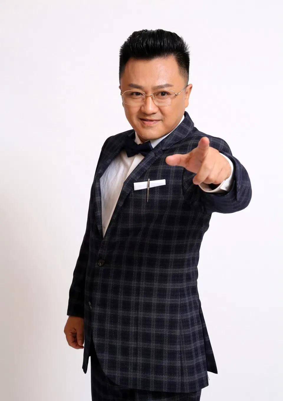 薛亦伦:迎娶小20岁娇妻,喜得双胞胎,幸福溢满家庭
