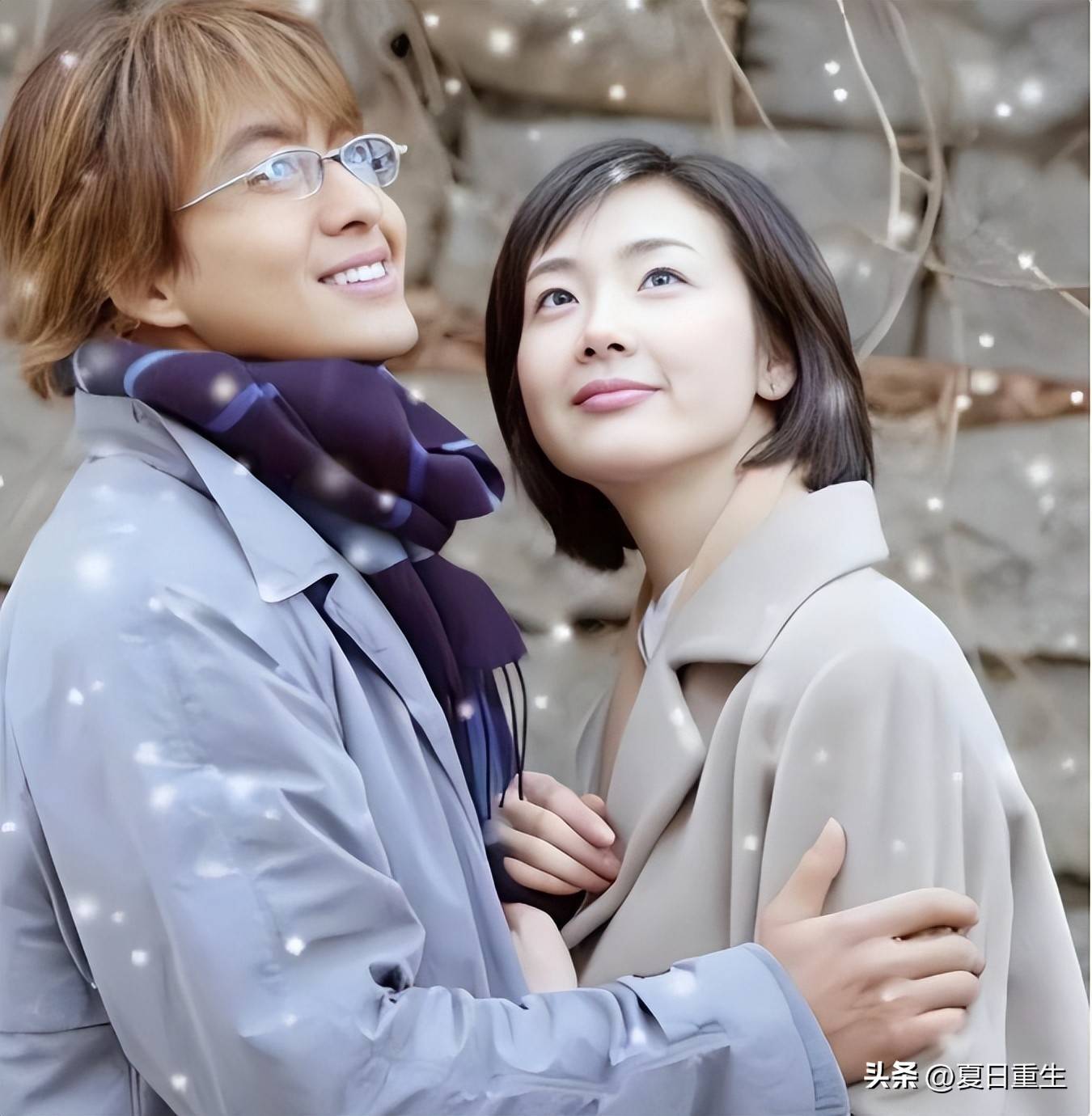 52岁裴勇俊罕见现身头发花白身材瘦小十年婚姻坚守朴秀真