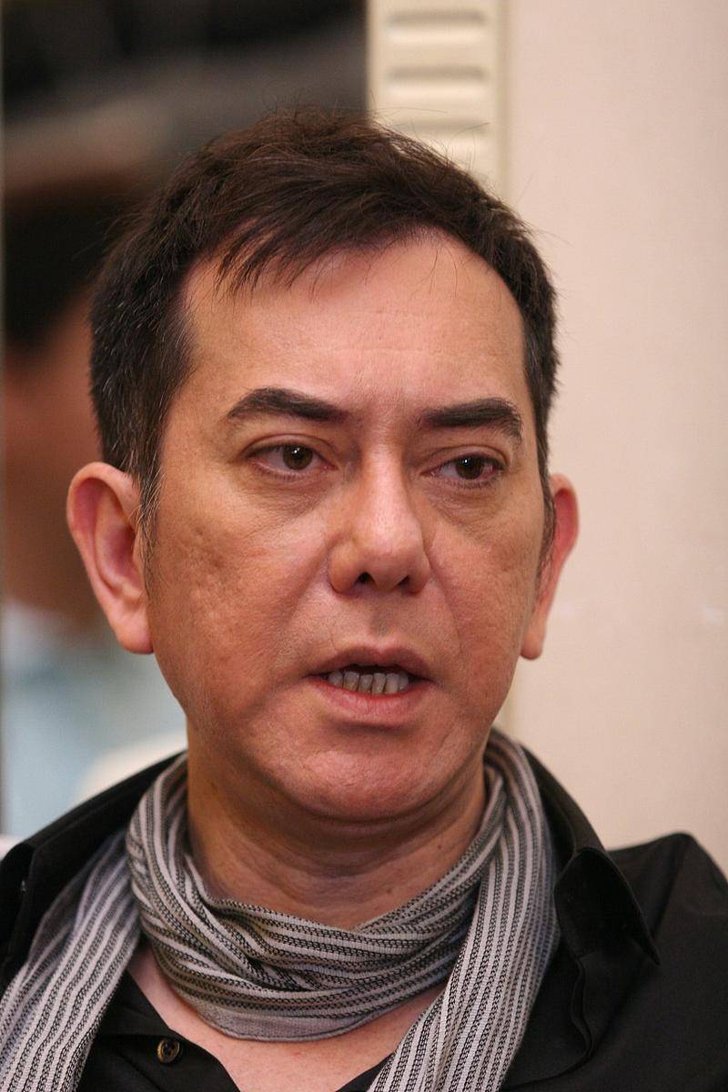 一边骂内地一边想来捞金,这三位的行为令人作呕