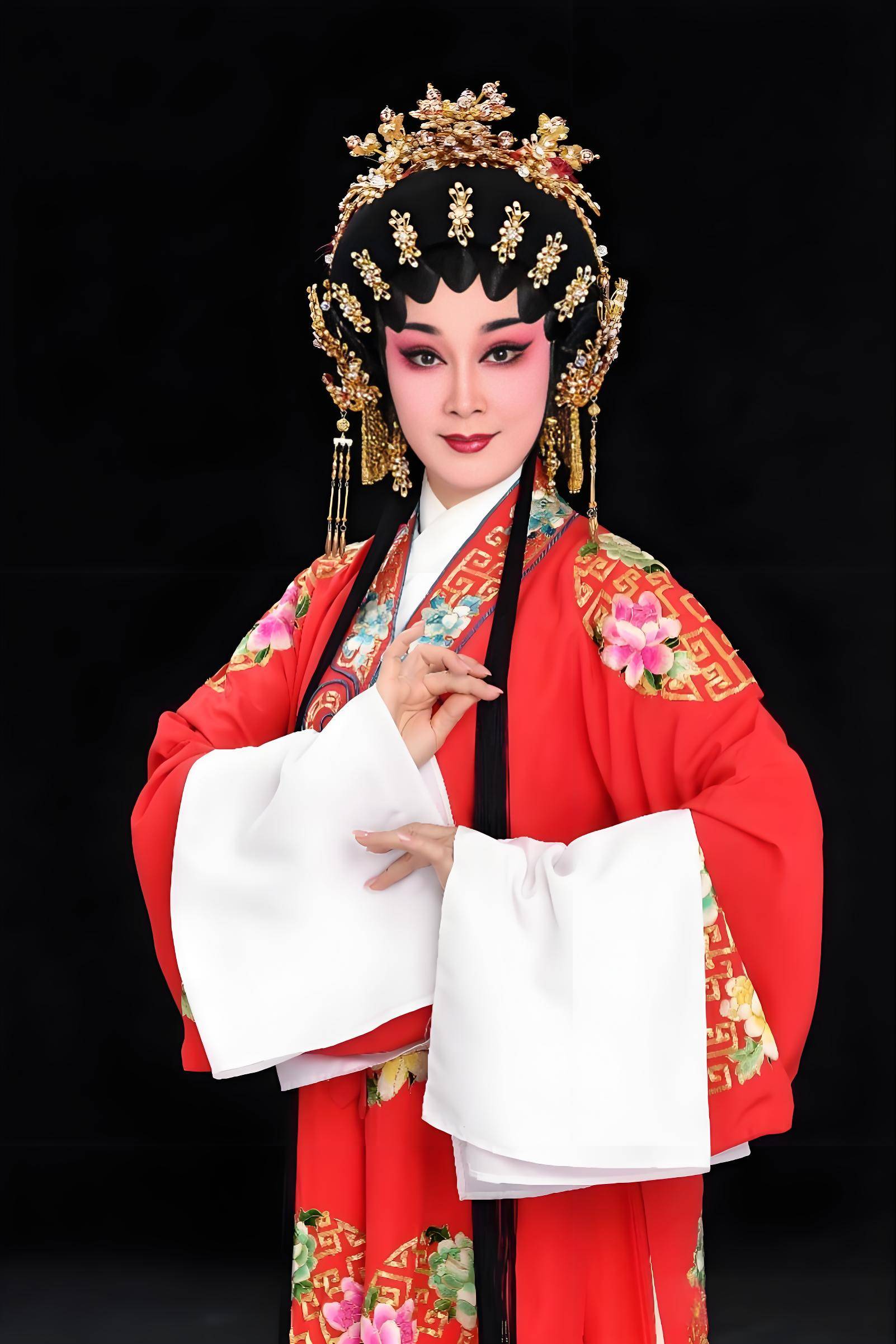 56岁粤剧名伶蒋文端:曾在tvb打拼的广州美女,嫁富商生两女幸福