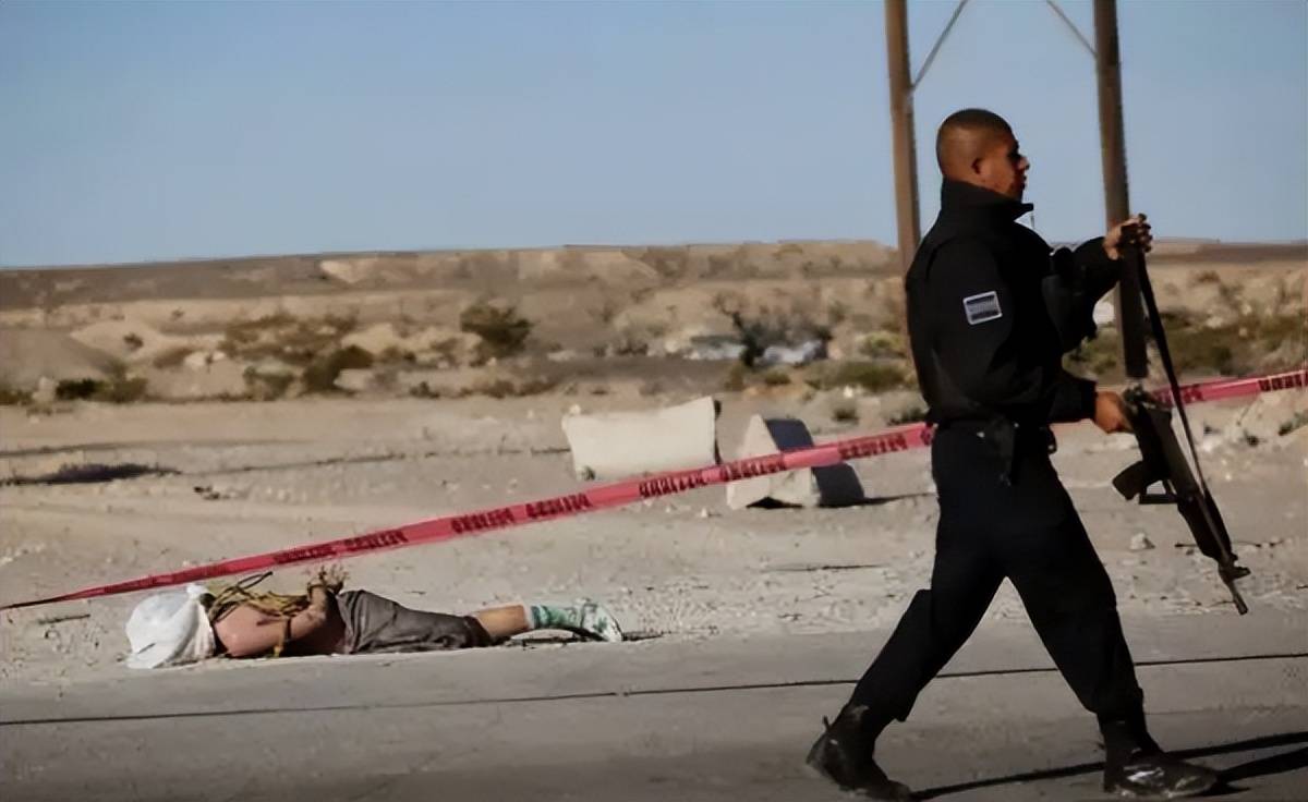 毒枭追着正规军打,总统被迫"结束"禁毒,墨西哥毒枭有多猖狂?