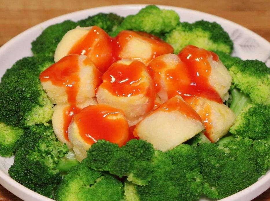 看到早餐后，男孩说：这是在家吃早餐最快乐的