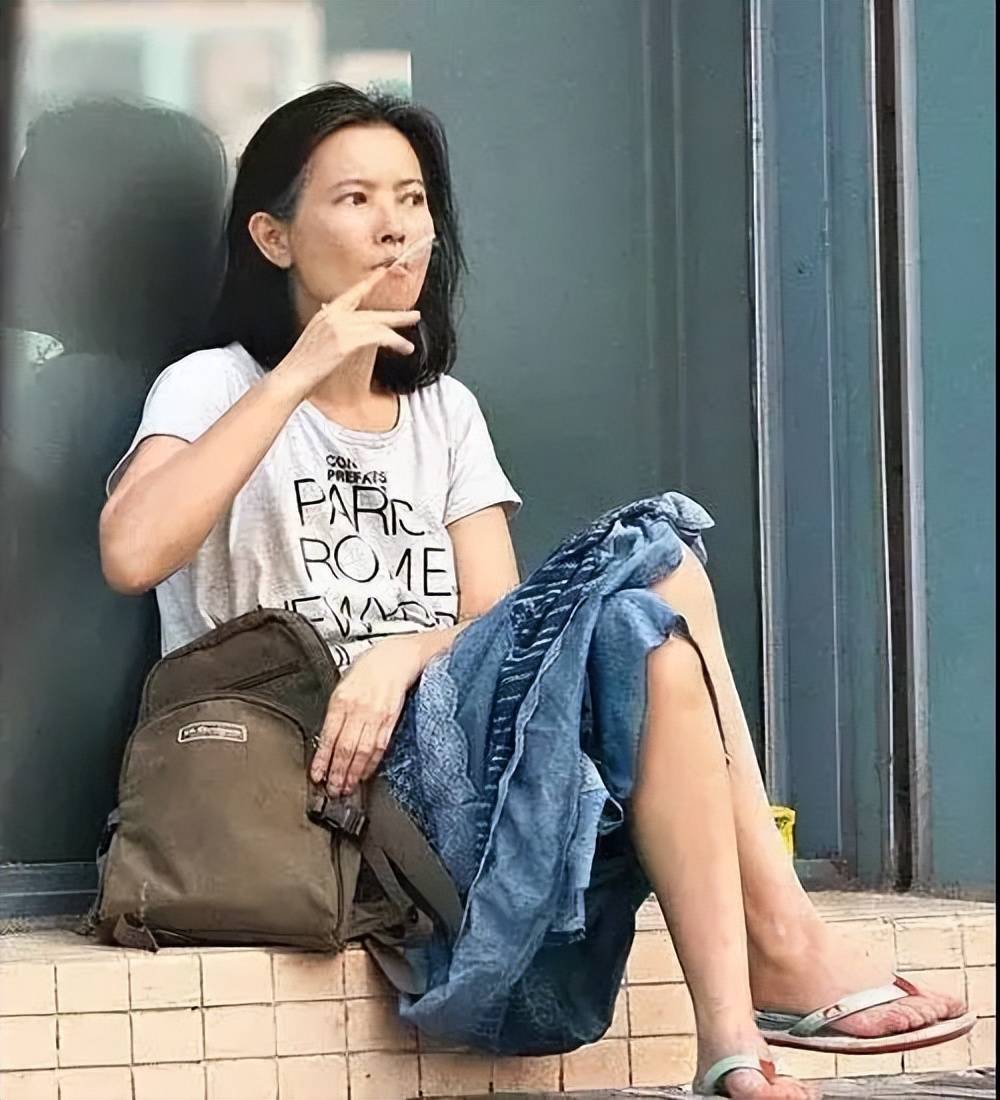 原创明星过气有多惨上街化缘捡烂菜叶吃生存现状一言难尽