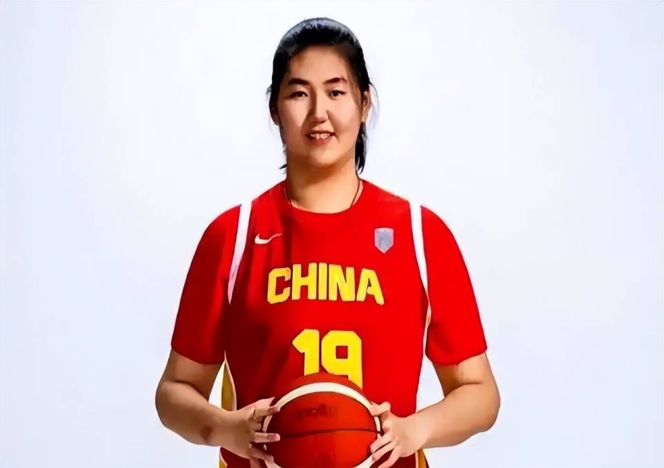 中国女篮亚洲杯半决赛迎战日本：张子宇成关键，裁判尺度引争议