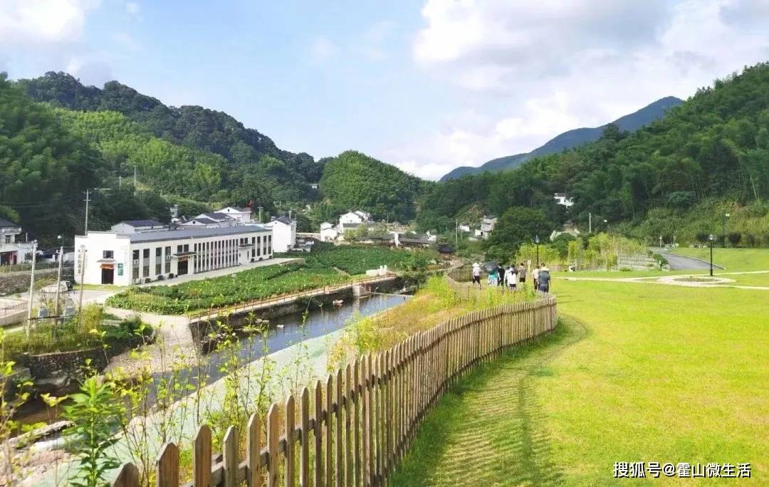 磨子潭镇黑虎尖云海日出引游人驻足 自然风光成摄影胜地