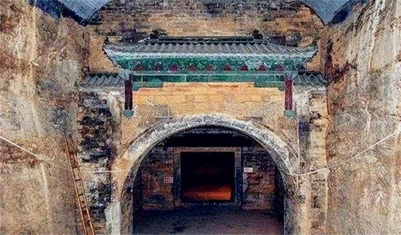 2004年湖北重大发现,挖出1男7女合葬墓