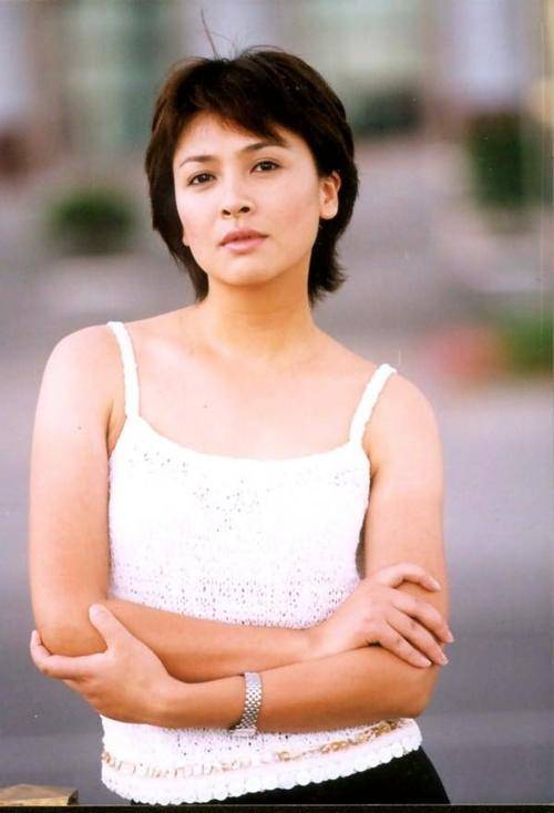 演员苏瑾,24岁凭欧庆春爆火,27岁退圈嫁建筑师,今离婚18年