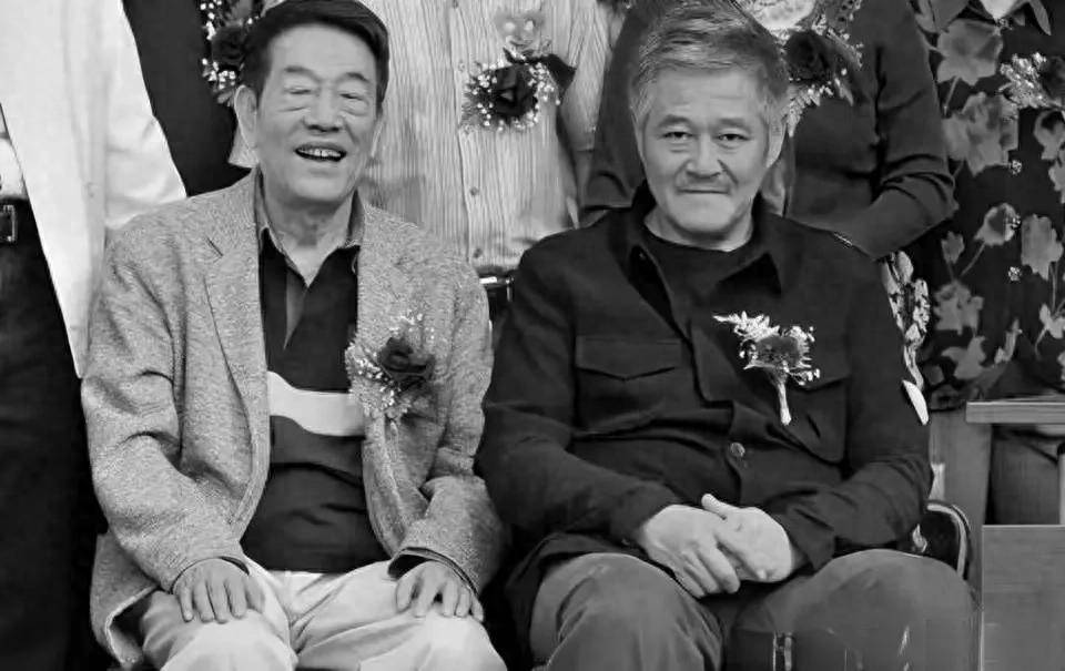灵堂乱象！杨少华老爷子灵堂被直播，这是尊重还是闹剧？