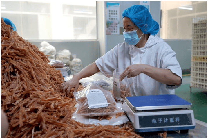 瑞昌宠物食品热销海外,生产加工一线直击!