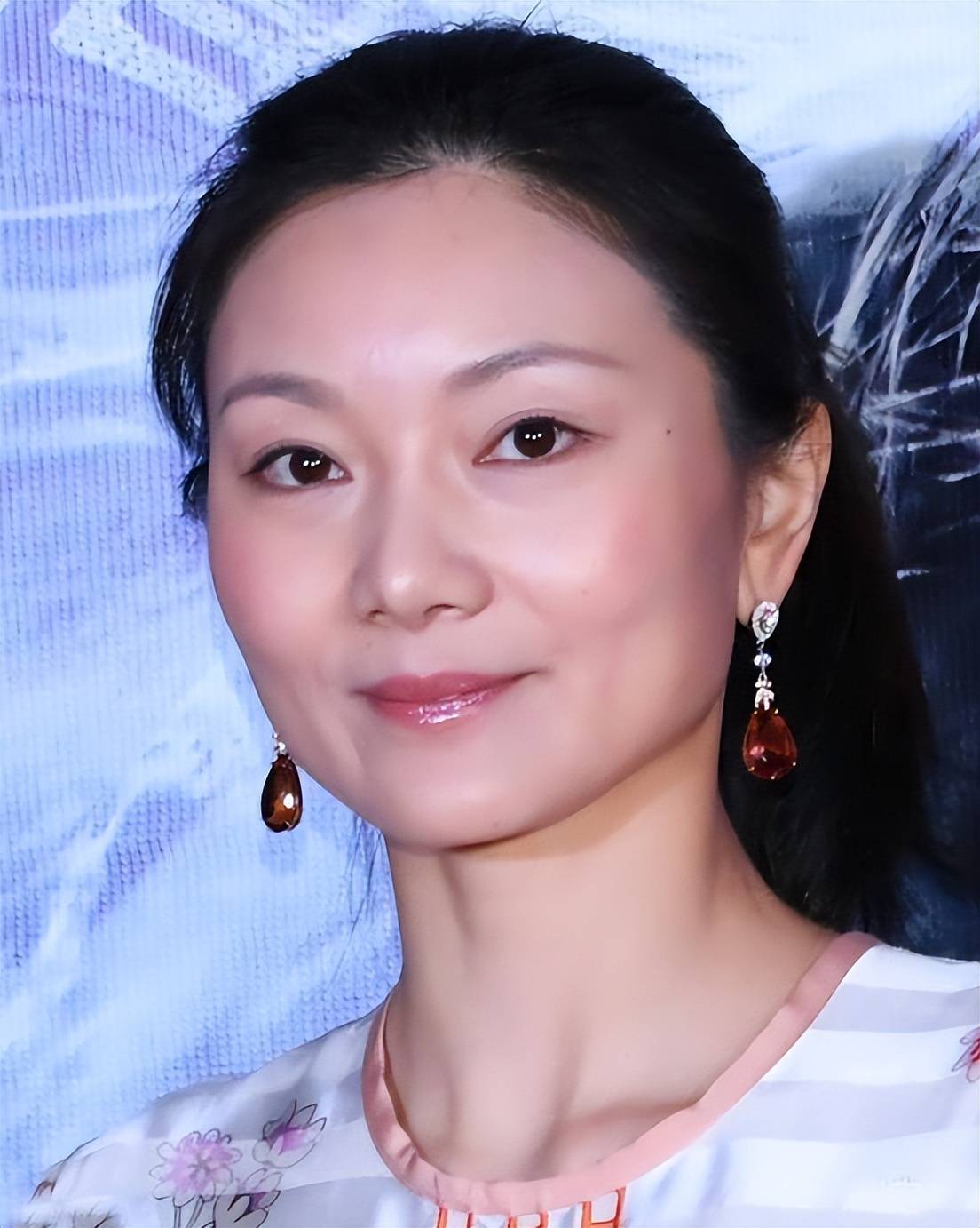 恩爱25年难抵现实残酷,陈婷把张艺谋熬成爹,年龄差终究是道坎