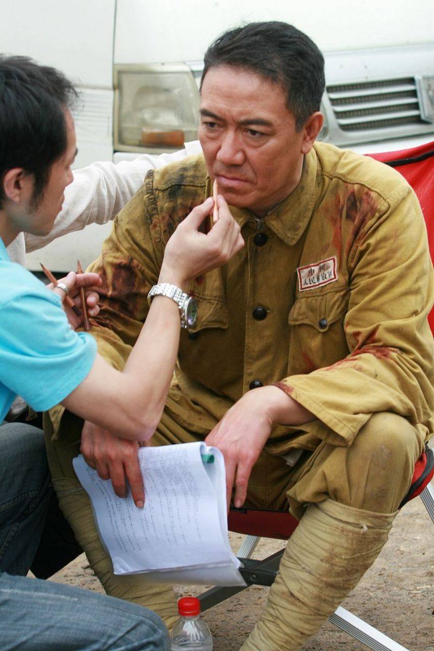 同样是演李云龙,把李幼斌和黄志忠放一起,差别一目了然