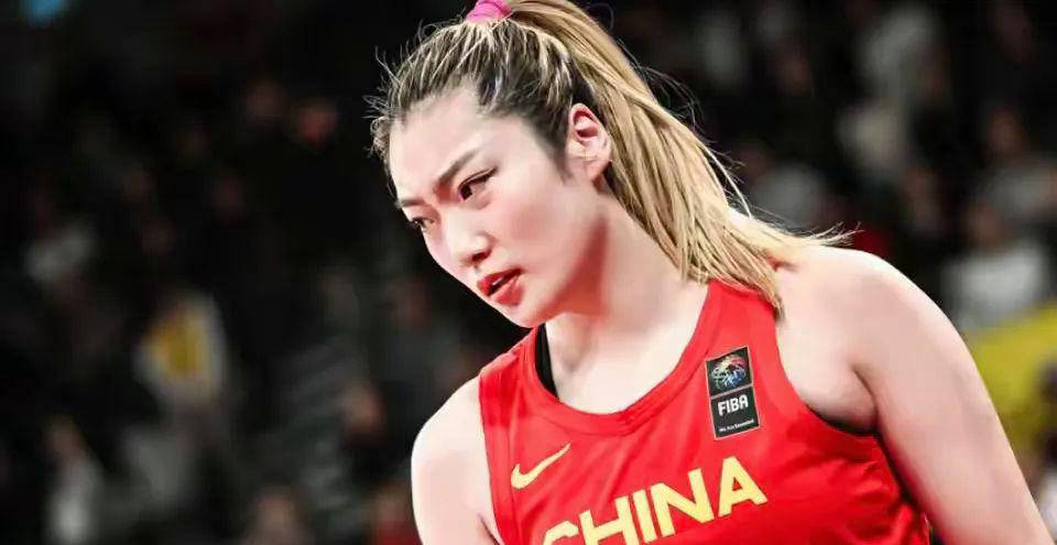 中国女篮逆转日本队：战术调整与李梦的关键作用