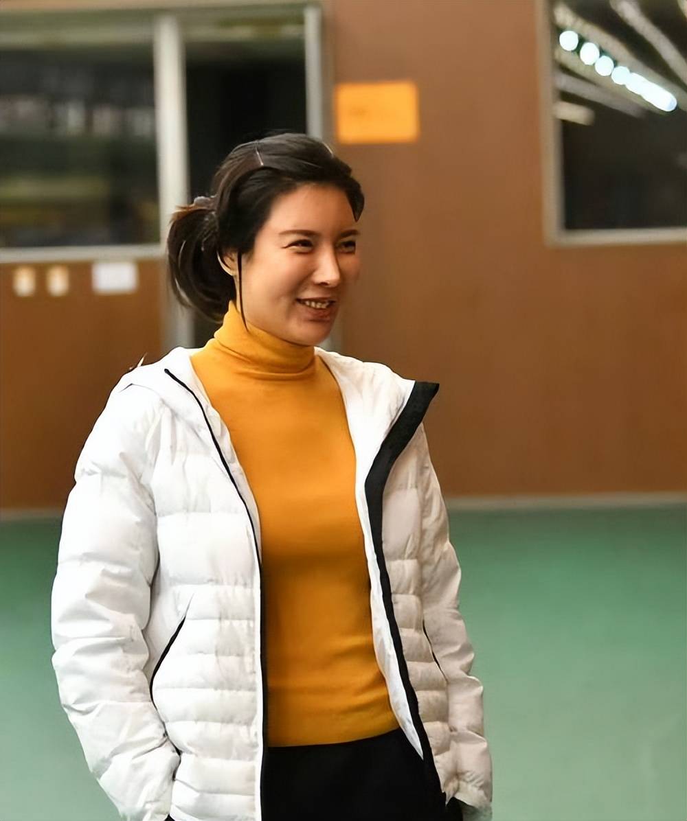 奥运冠军杜丽近况,年过40依旧韵味十足,颜值蜕变成女神