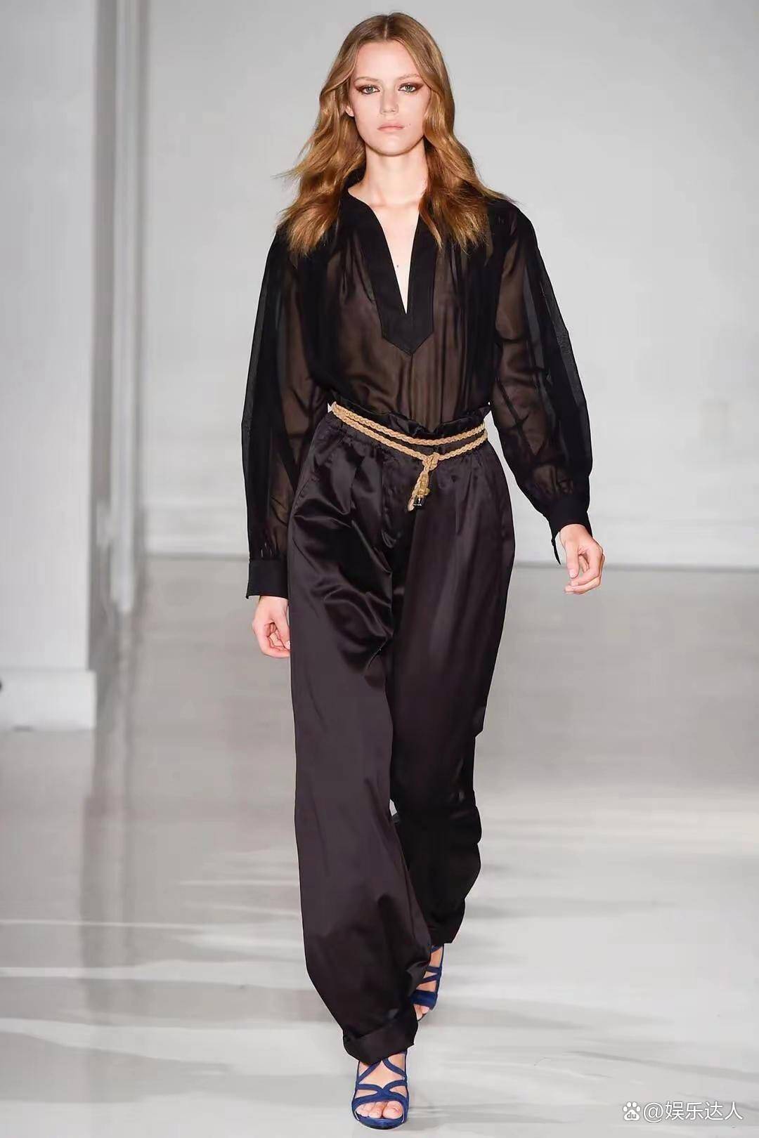 14岁出道,美到出圈!超模艾瑟·希施的开挂人生