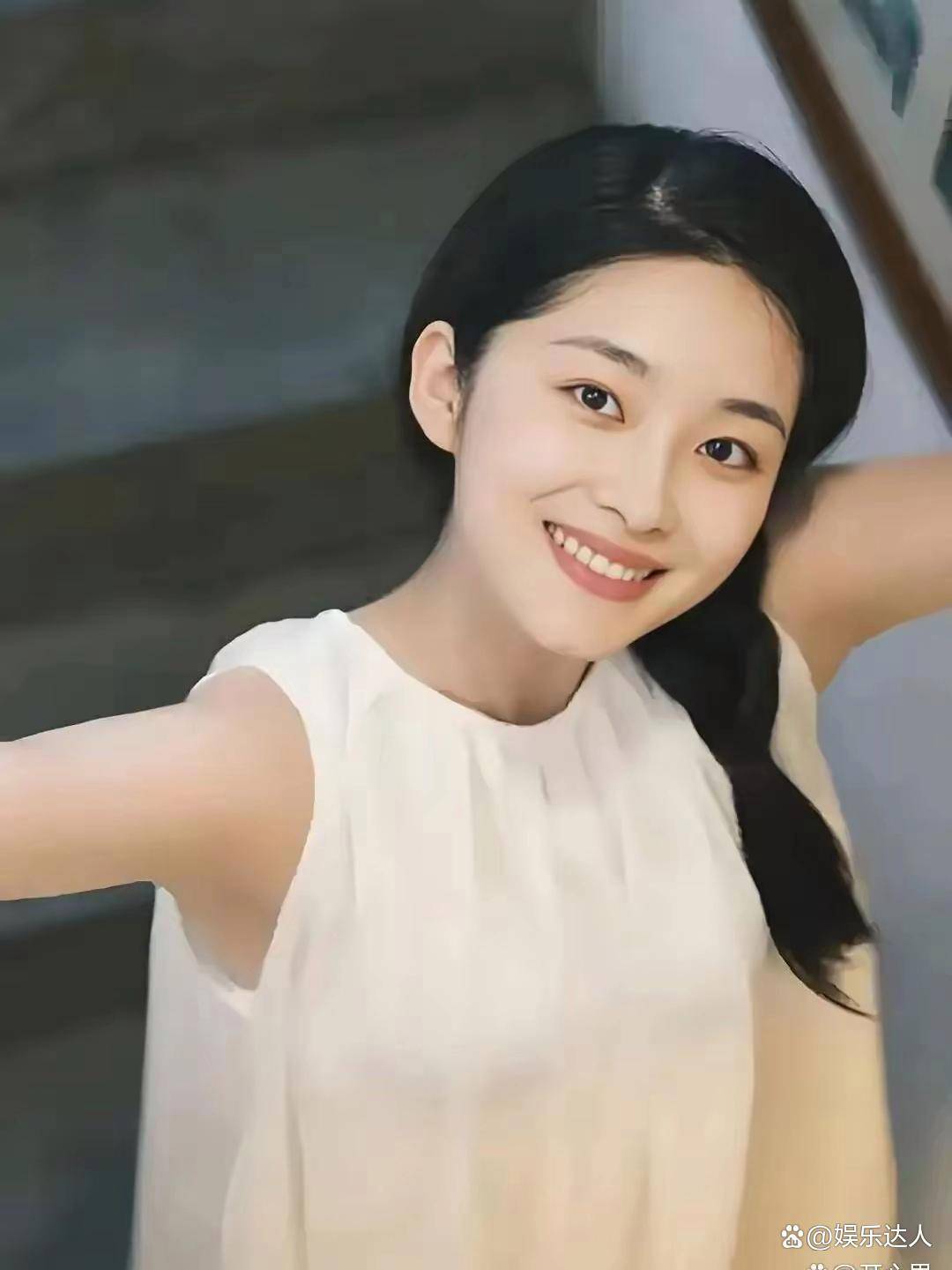 中国顶级美女!清新女神吴曼思,靠颜值吸睛,凭实力圈粉