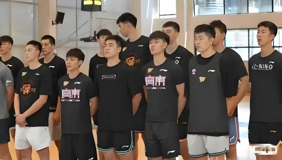 特招录取！13岁2米04小将加盟广东宏远梯队 朱芳雨又签新人