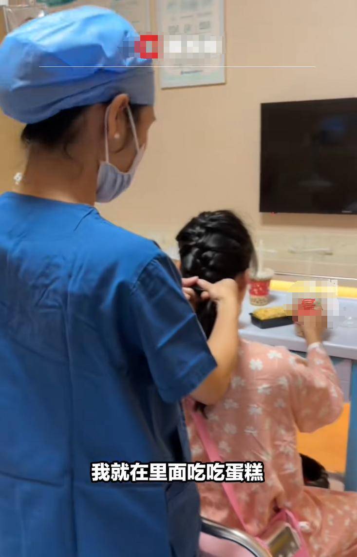 超＂硬核＂孕妈妈！宫口开3指轻松劈叉催生,十分钟无侧切顺产