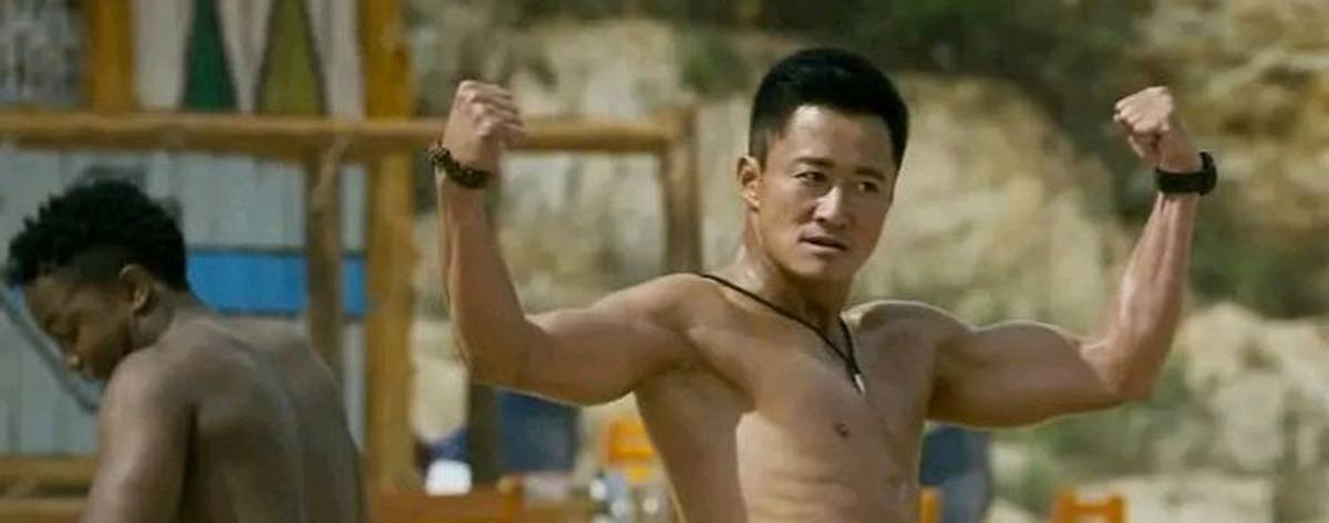 万万没想到,11岁儿子的一张肌肉照,挽回了吴京谢楠的口碑