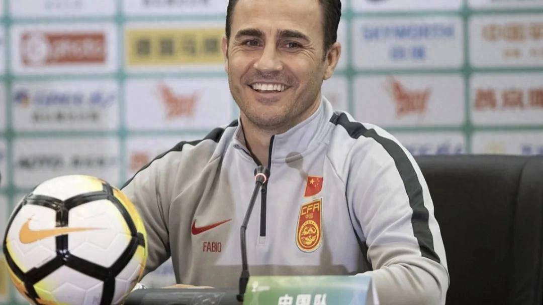 卡纳瓦罗竞聘中国与新加坡国足主帅双受阻，未来何去何从？