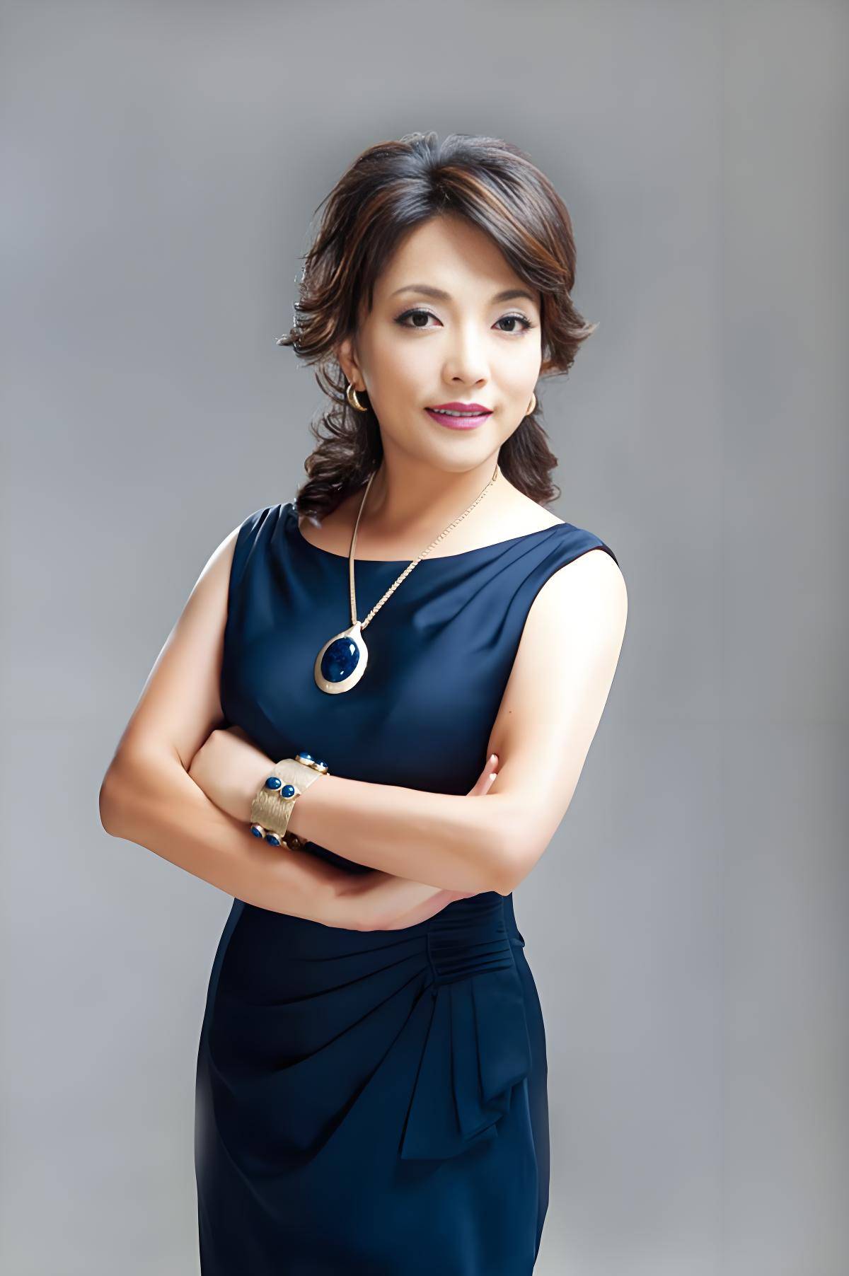"川剧皇后"沈铁梅:演戏累成耳聋,三度摘梅,她的婚恋你不知