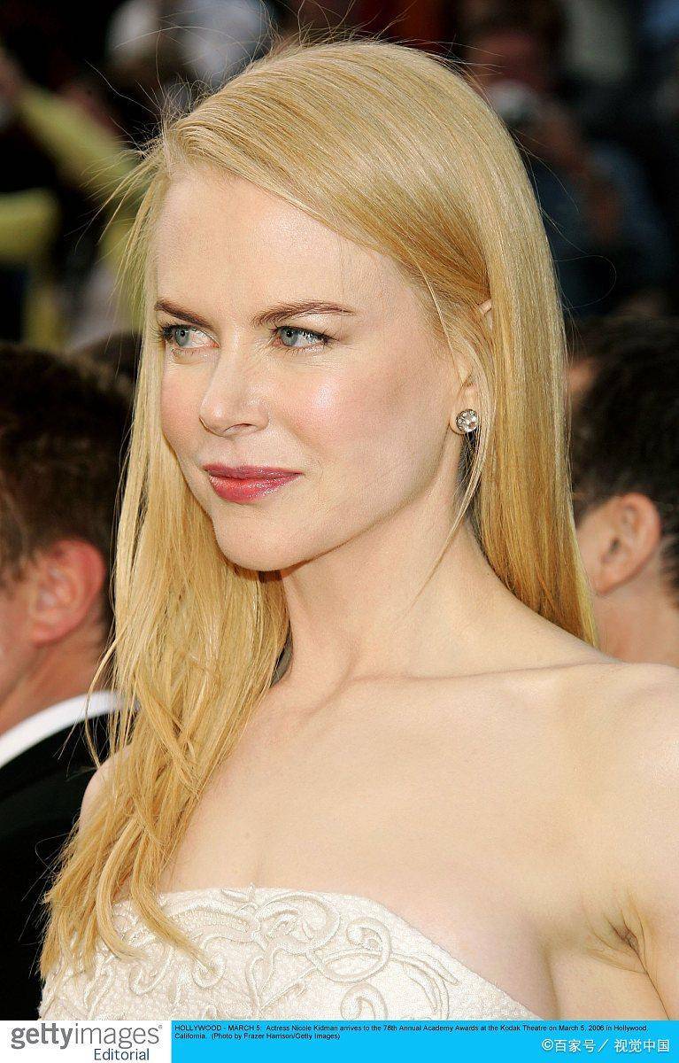 妮可·基德曼是一位澳大利亚裔美国女演员,制片人,歌手