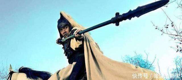 古代打仗时用的长枪,为什么要在枪头上系一个红缨?原因令人佩服