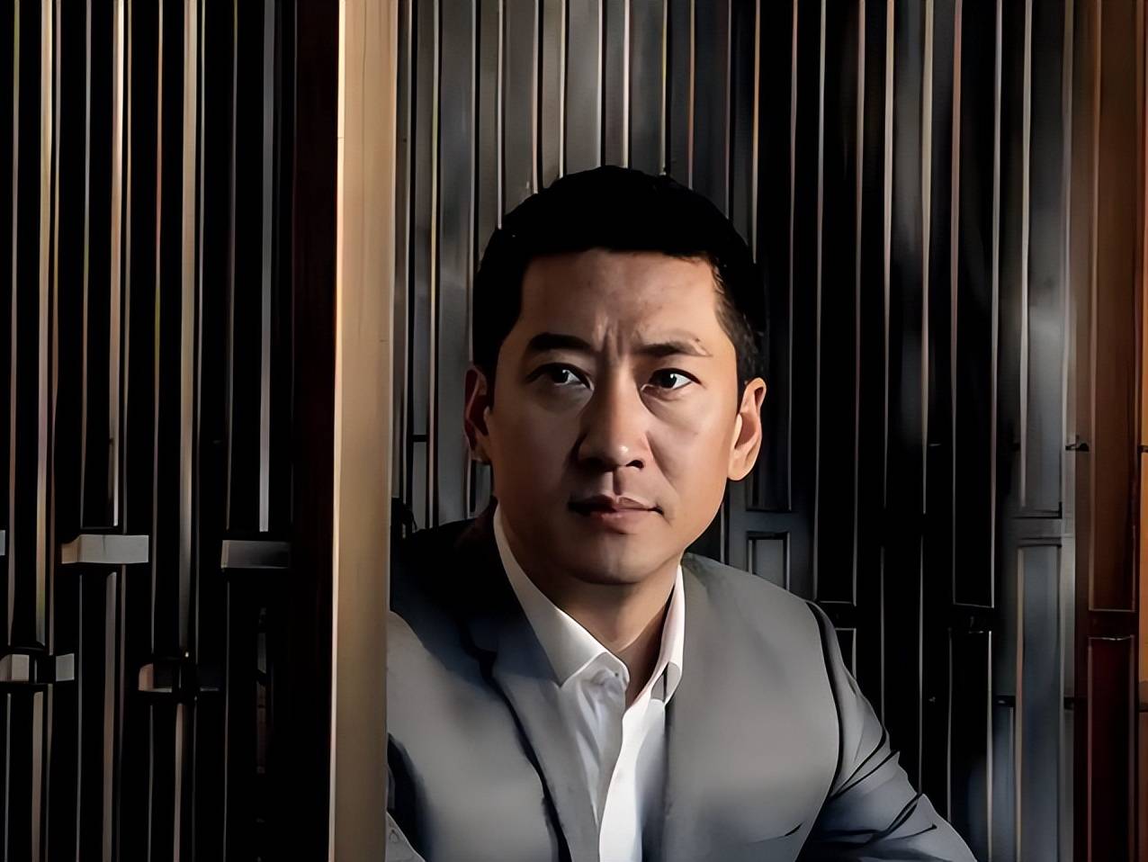 原创迟来的清白比草贱无戏可拍被迫种地的周杰让内娱沉默