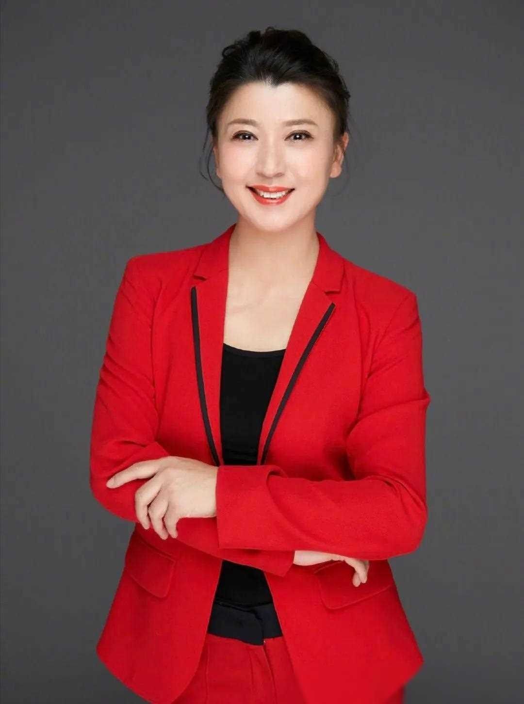 演员闫学晶:45岁在拍戏过程中意外怀孕,儿子劝说她留下来