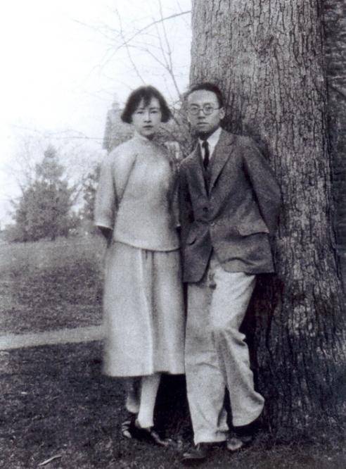 拥护一夫一妻制的梁启超迎娶一妾室,晚年对原配很敬重,同她合葬