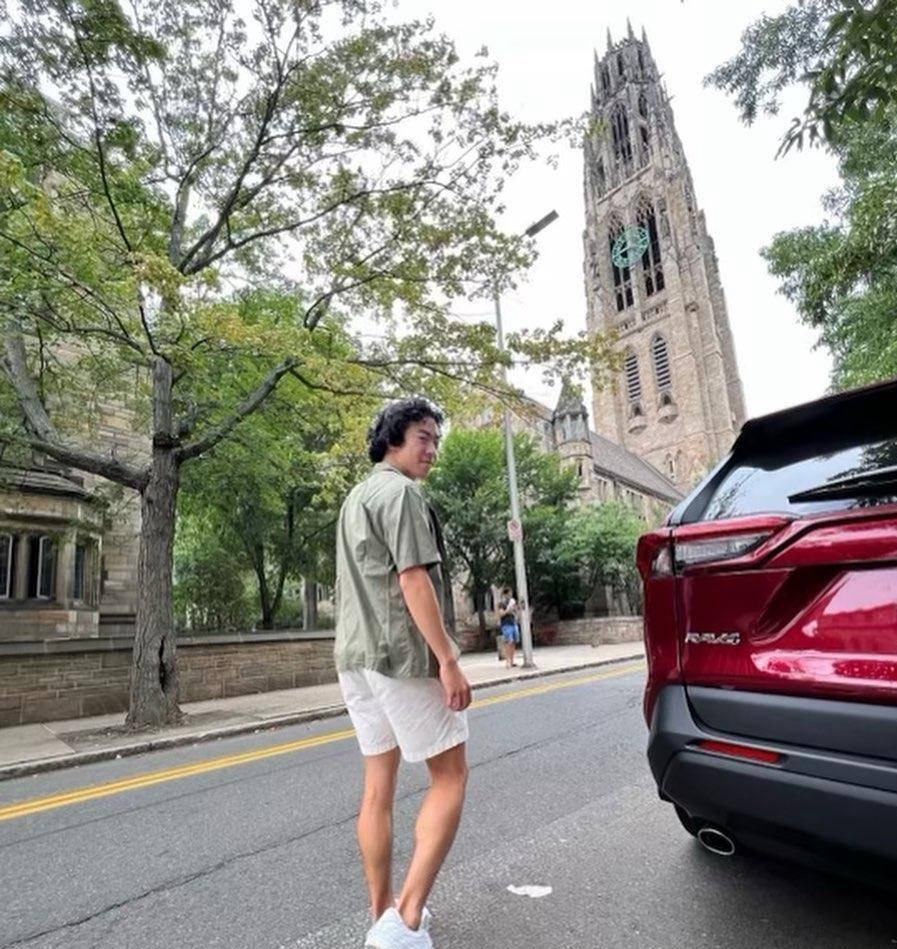 这位26岁的中国滑冰冠军宣布退休，选择新的医学