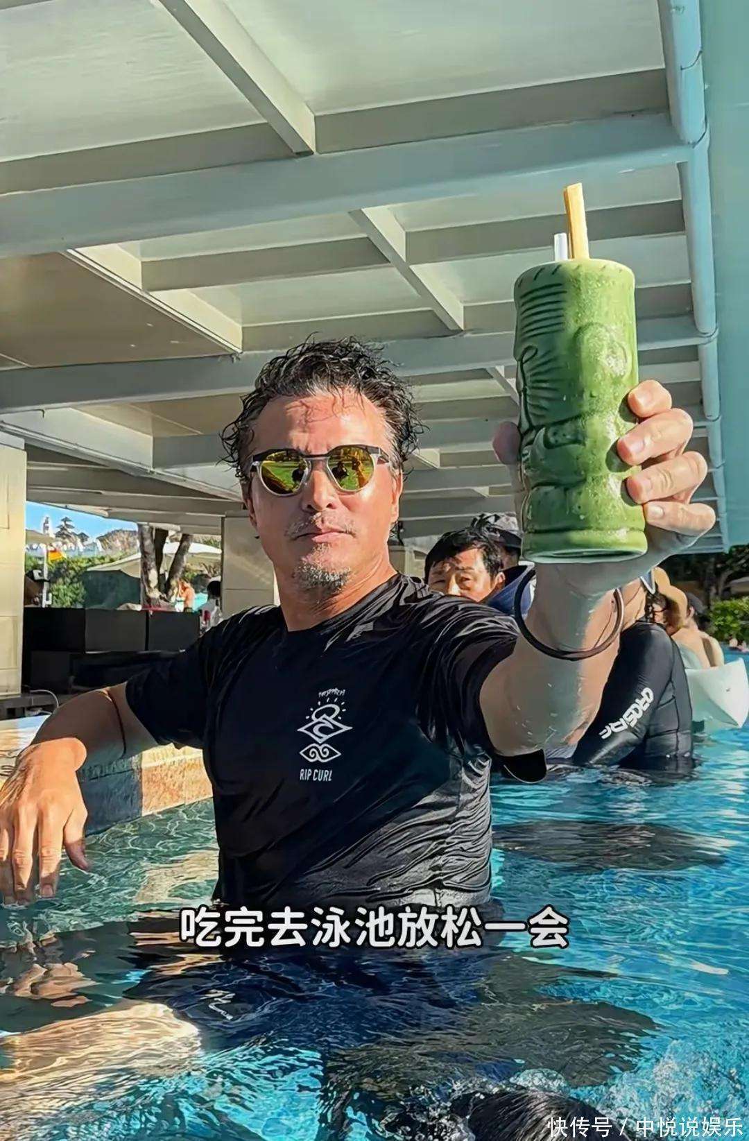 54岁范文芳一家巴厘岛度假,李铭顺变型男,10岁儿子乖巧懂事