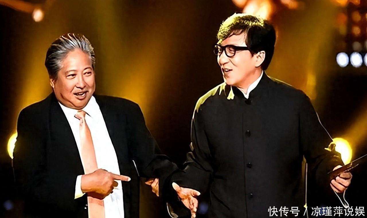 75岁洪金宝罕见现身汕头,走路步履蹒跚,高丽虹在一旁陪伴