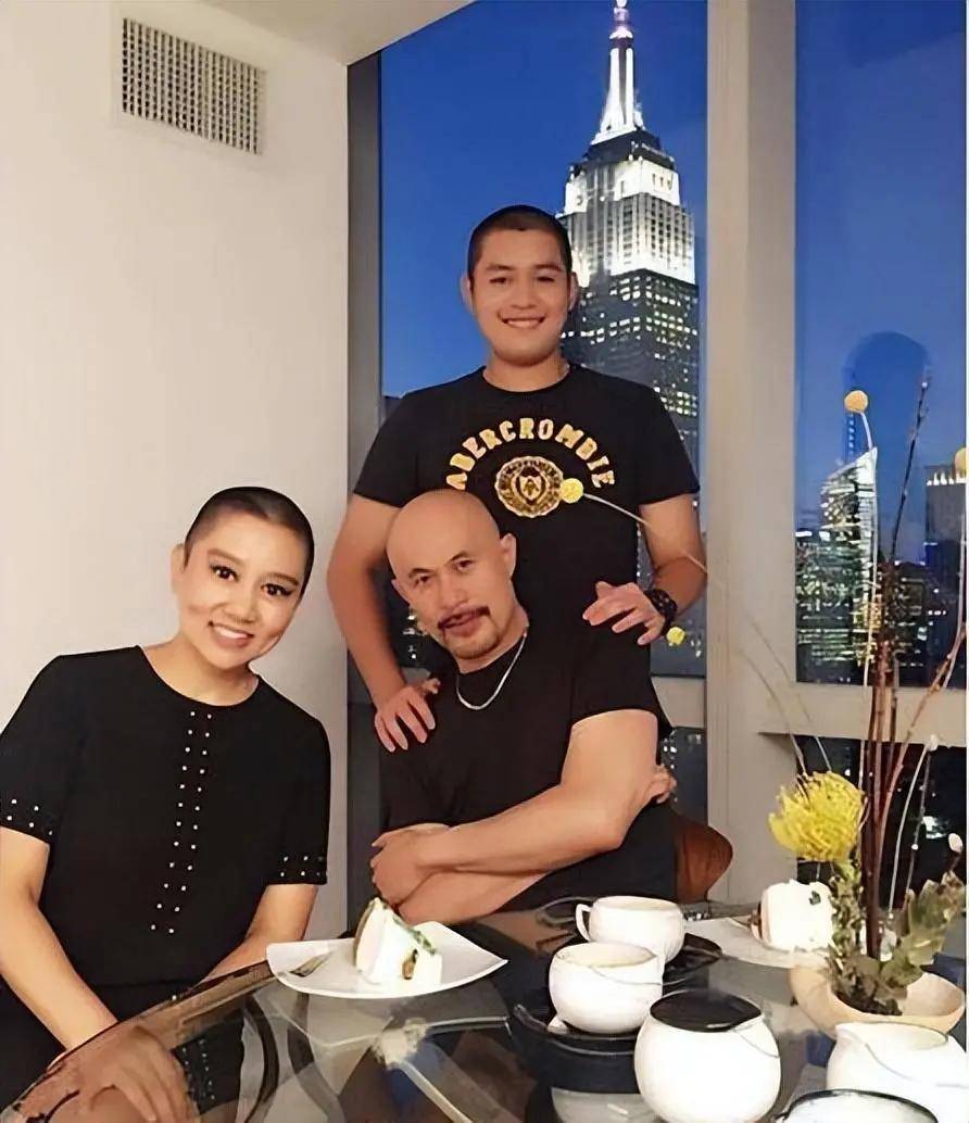 徐锦江:50岁不会烧水,睡觉还要儿子哄,"巨婴"背后是心酸